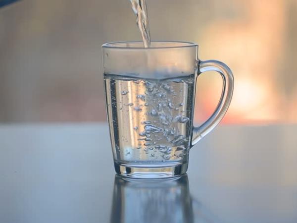 Tudi z vodo si lahko uničimo imunski sistem in prebavo